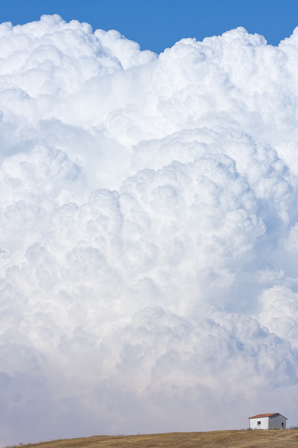 Behind a Little House Project: Dramatic Changes in Landscape Behind a Tiny House #clouds #manuel #photography #cosentino #epic