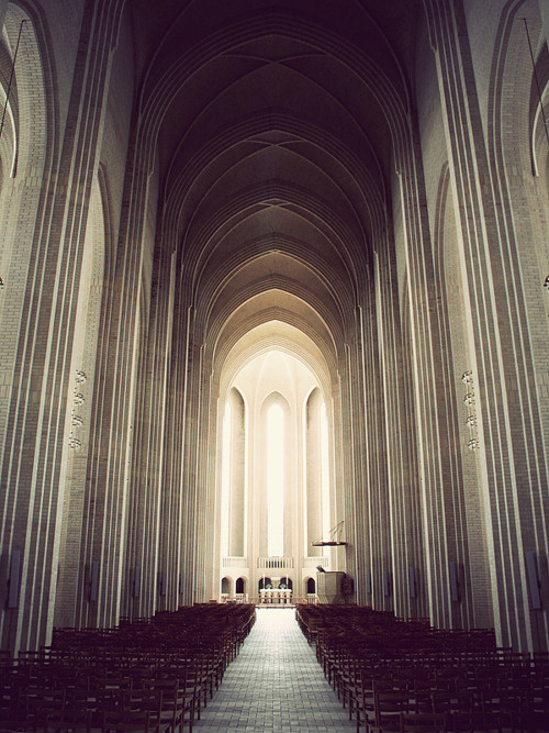 ◌ The Struggle #church #arch