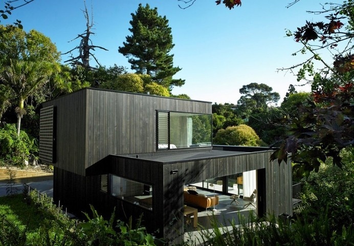 Bold Intervention on a Provoking Steep Site: Waiatarua House in New Zealand #architecture #residence #modern