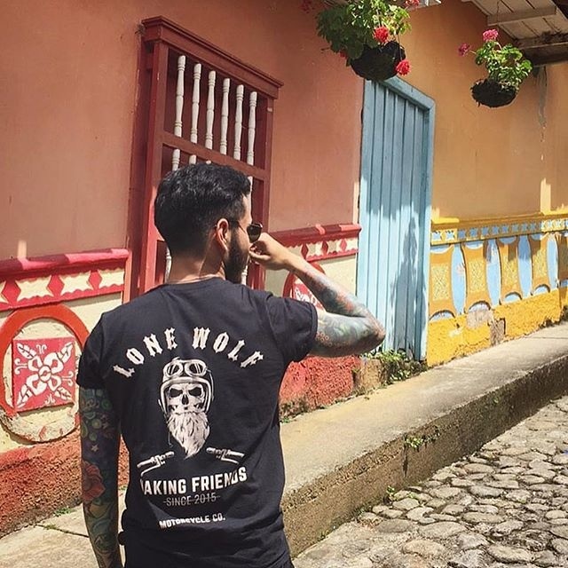 📸 @valenciajay #LoneWolfCo Ventas Whatsapp: 3015879337 - Tienda Online: www.lonewolfmotorcycle.co