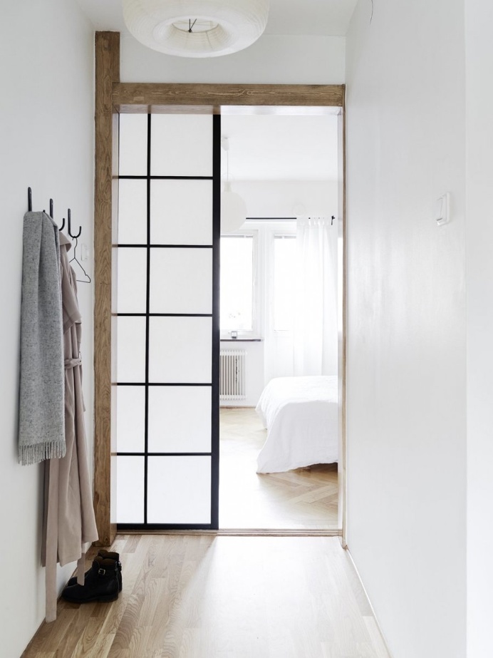 Scandinavian hallway with Shōji. Apartment in Gothenburg. © Jonas Berg. #hallway #shoji #scandinavian
