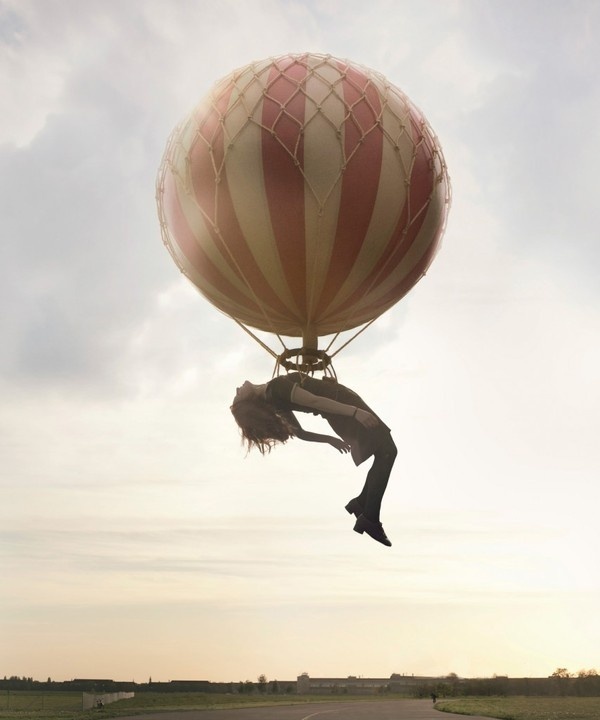 Maia Flore #photo #dream #sleep #photomanipulation #floating #balloon