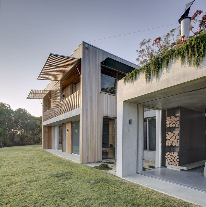 Wallis Lake House by Matthew Woodward Architecture