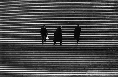 soggetti smarriti #white #black #men #and #stairs