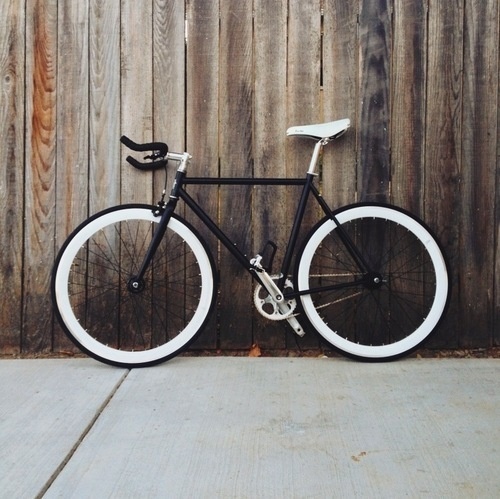 t h e d e a t h h o a x #witte #fiets #band #zwarte