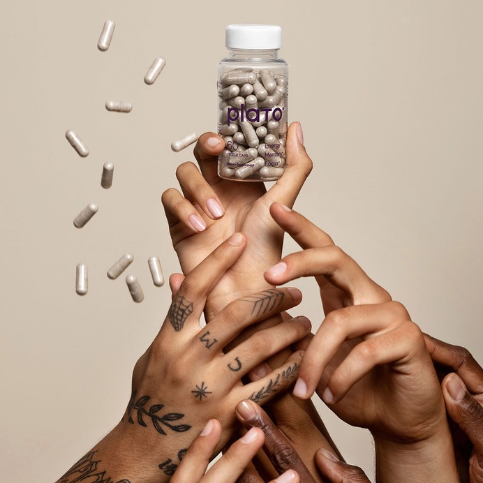 Plato - Mindsparkle Mag Plato is a daily herbal nootropic that can improve your memory, help you focus, and reduce symptoms of stress. Plato's identity and website were designed and realised with huge amounts of love by a huge team of creatives around the world. #logo #packaging #identity #branding #design #color #photography #graphic #design #gallery #blog #project #mindsparkle #mag #beautiful #portfolio #designer