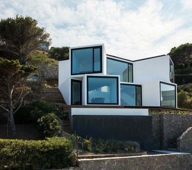 Geometric House with Several Points of View