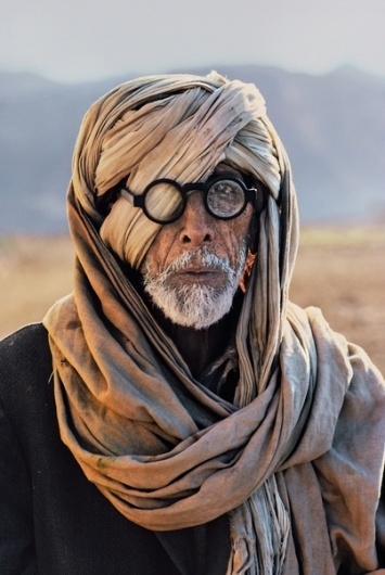 tumblr_lwfxgwLTUP1qixzs2o1_500.jpg (403×600) #glasses #man #scarf