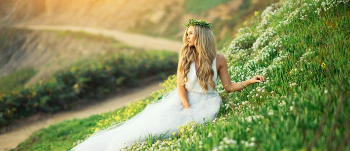We have prepared different spring wedding dresses for any wedding style. When you see these gowns your own eyes, you will be dreaming to get married in it!
