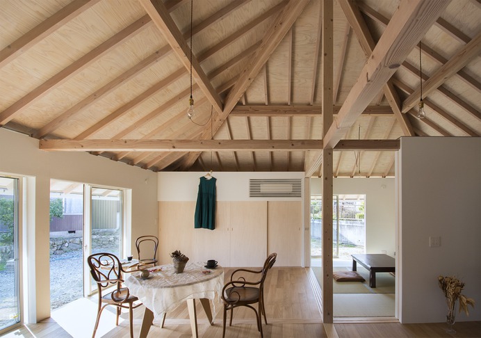 Small Hut in Akasaka by Studio Velocity