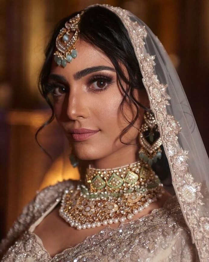 Nude Lips And Kohl Eyes Dulhan Makeup Look!