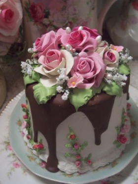 Beautiful Floral Wedding Cake which will look so pretty on Wedding Ceremony. Check out more Wedding cake ideas to select the perfect one for your big day.