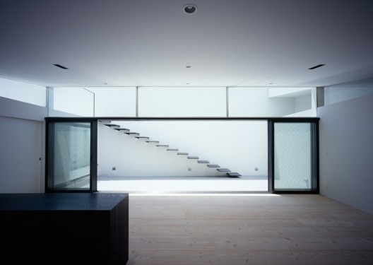 MUR House / Apollo Architects & Associates (15) #white #interiors #sheds #architecture #houses
