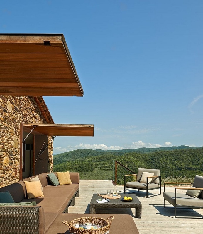 Gavarres Weekend Home – Spectacular Renovation of an Old Farmhouse