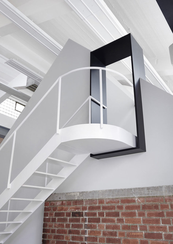 An Old Metal Workshop Becomes A New Studio Photo #interior #design #decor #deco #decoration