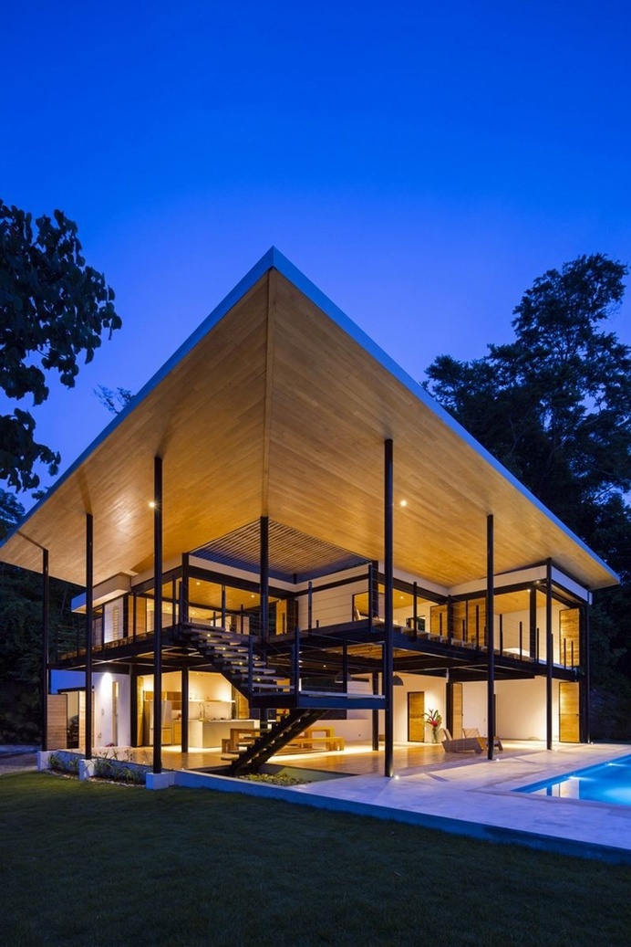 Sustainable Terrace House Almost Completely Open To The Outside