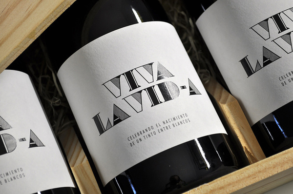 Viva laÂ Vida The Dieline #white #lable #packaging #black #wine #and