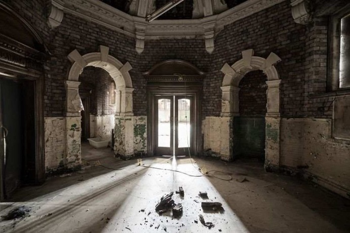 Simon Yeung Captures Britain's Stunning Abandoned Buildings