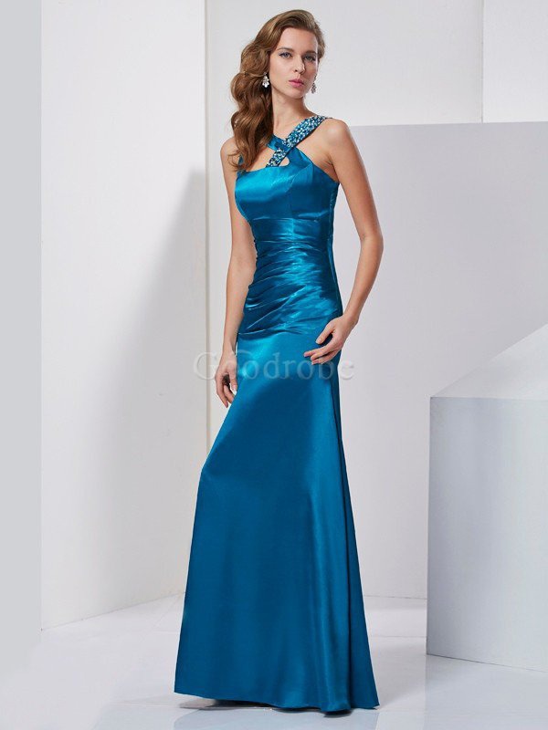 Robe de bal avec zip bandouliere spaghetti manche nulle en satin soyeux avec perle