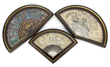 Two finely painted fan with ivory ribs and a lacquer trays with figure painting