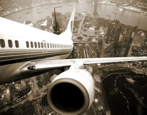 Gimme Bar | tumblr_lnhgspzdk61qznavao1_500.jpg (500×392) #city #photography #plane