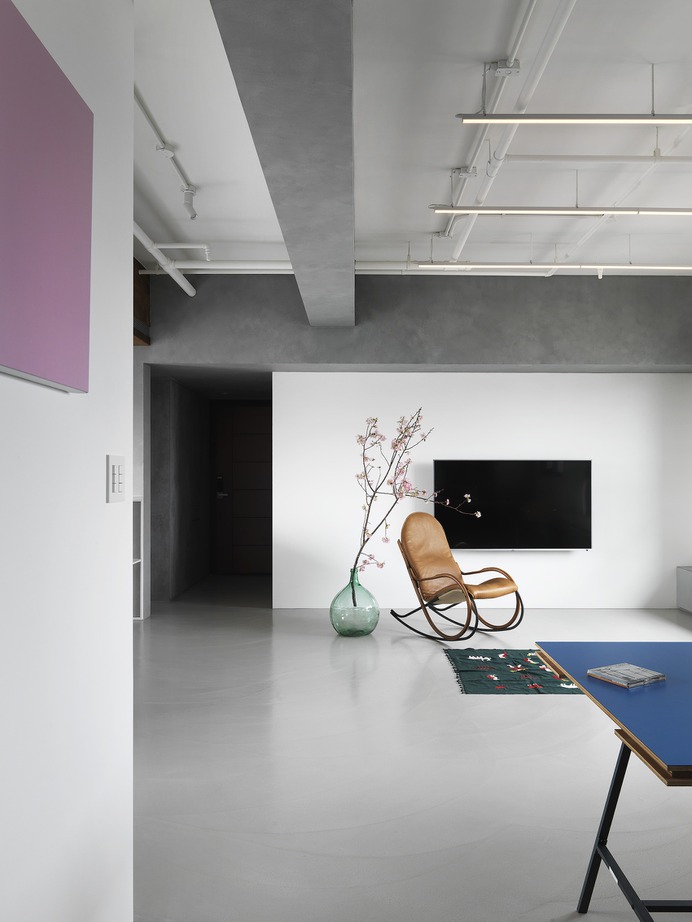 Lu's House by two books