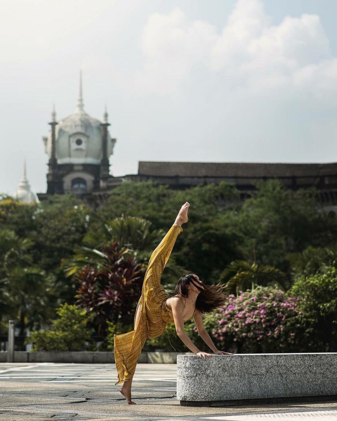 Dramatic Portraits of Dancers in The Streets by Dimitry Roulland