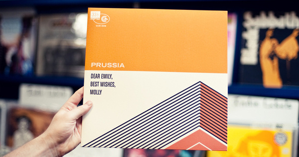Like the flat orange horizontal and light color #cover #shapes #art