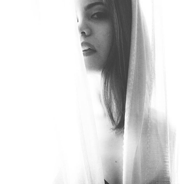 Black and white photo. #Black&White #Argentina #Monterrey #Photographer #Photo #Boudoir #Light #Girl