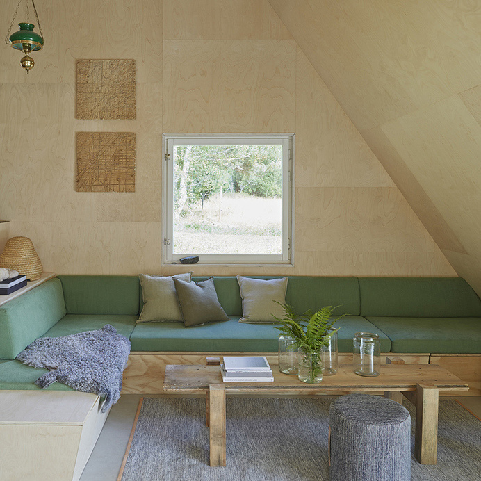 Summer house with triangular profile Leo Qvarsebo - HomeWorldDesign (3) #retreat #sweden #architecture #summer