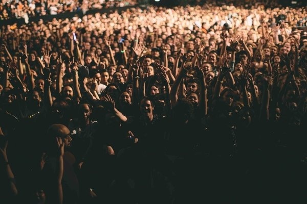 Auckland, New Zealand October 2013Photographed by Rob Hoffman #crows #people #fans #arms #hands #music #skin #concert