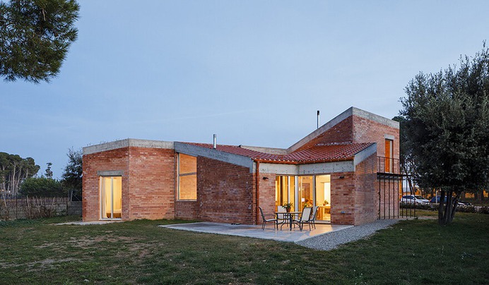 Casa Almudena by Jesús Perales Arquitecte
