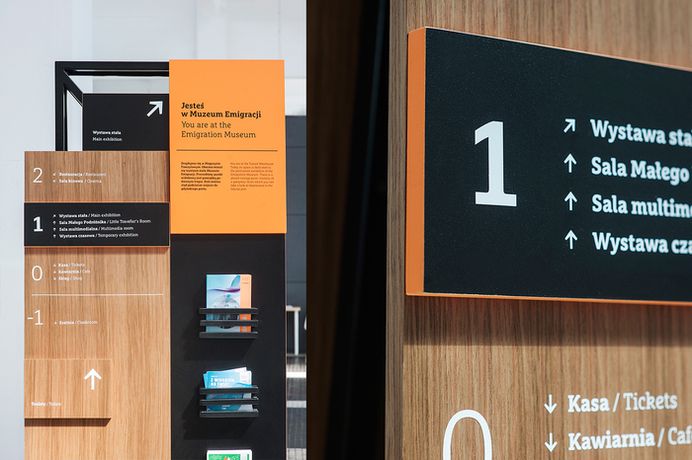 wayfinding elements in emigration museum - 06.jpg