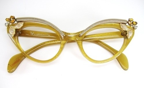 coqueterías - garconniere: Vintage Schiaparelli Cat Eye... #glasses #yellow #croqueterias #eyewear #vintage #fashion