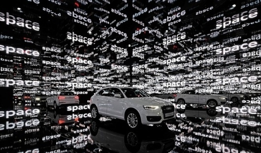 raum_4_f-800x472.jpg (JPEG-Grafik, 800x472 Pixel) #inspiration #saudi #white #black #kms #mirror #car