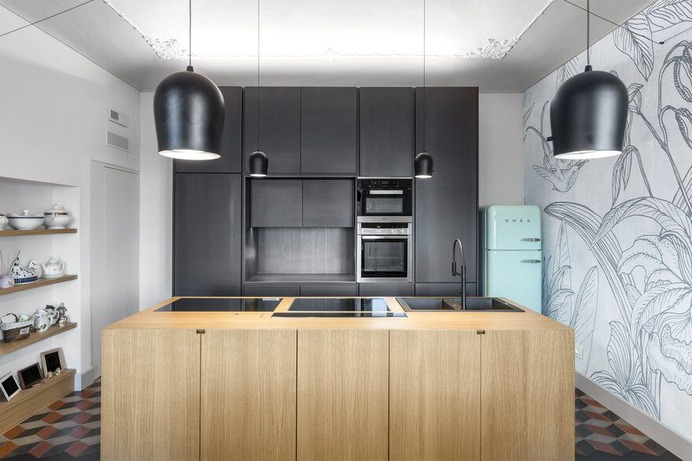 Four Oaks Apartment in the Old Town of Cuneo / BLAARCHITETTURA