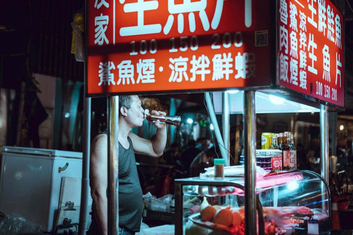 Atmospheric Street Photography by Alessandro Zanoni