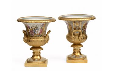 Rare and important pair of porcelain vases... #Sets #Teasets #Porcelainsets #Antiqueplates #Plates #Wallplates #Figures #Porcelainfigurines #porcelain