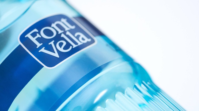 Packaging water bottle. Font Vella. morillas branding