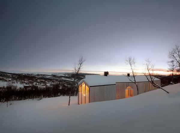 reiulf ramstad split view mountain lodge designboom #cabin