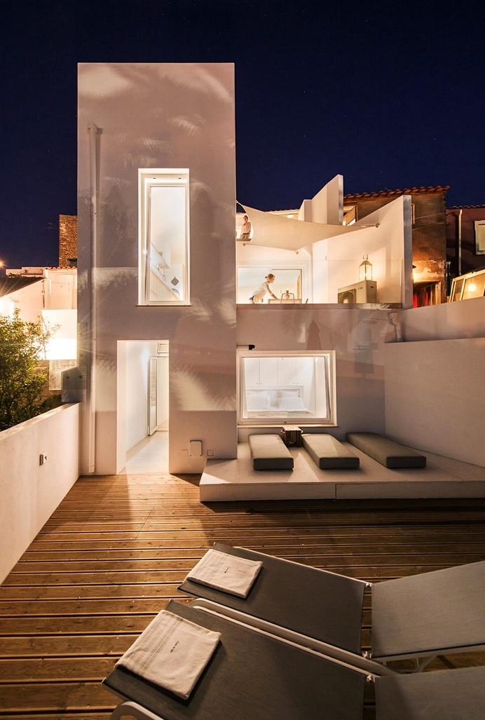 Casa da Lila – 1950s House Completely Rebuilt by Studio Arte