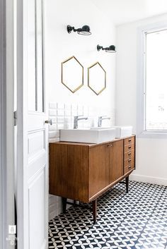 ROYAL ROULOTTE -★- LEVALLOIS - FRANCE - RENOVATION APPARTEMENT - CEMENT TILES - BATHROOM - SALLE DE BAIN: