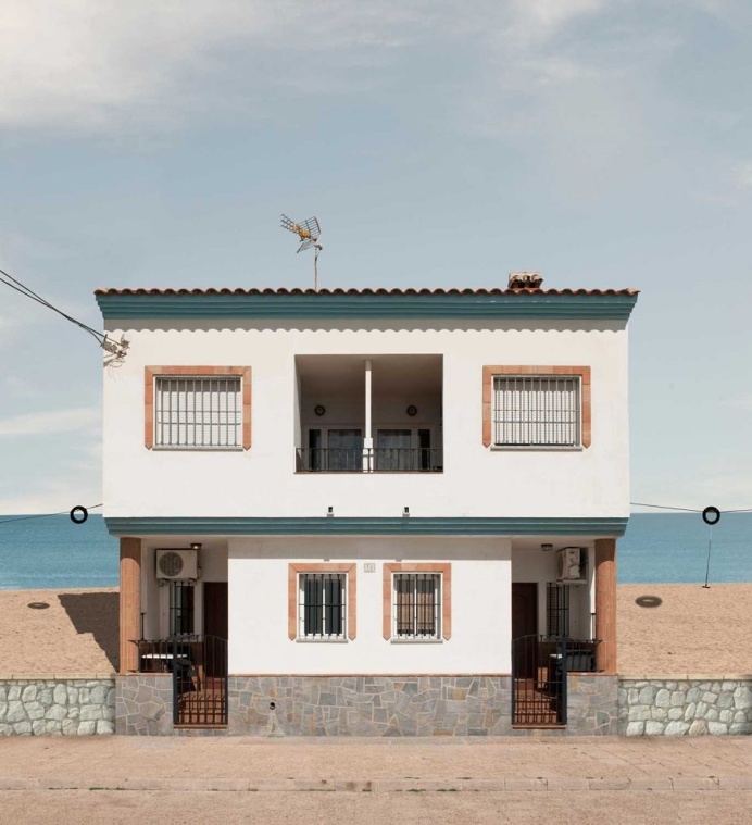 Paracosmic Houses: Stunning Manipulations by Katharina Fitz