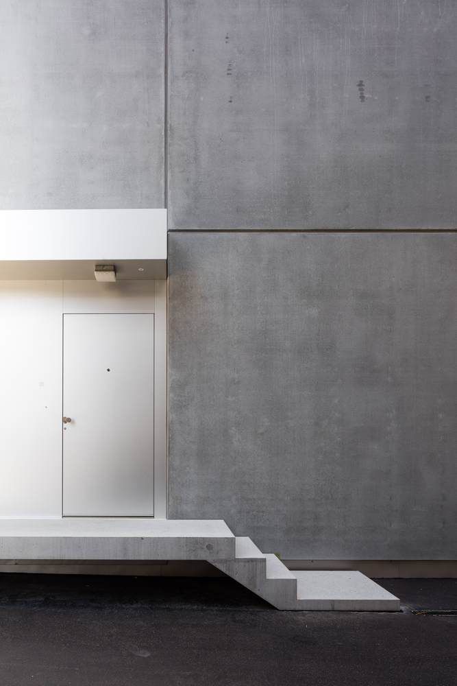 Residential Building and Studio / Holzer Kobler Architekturen // CALC