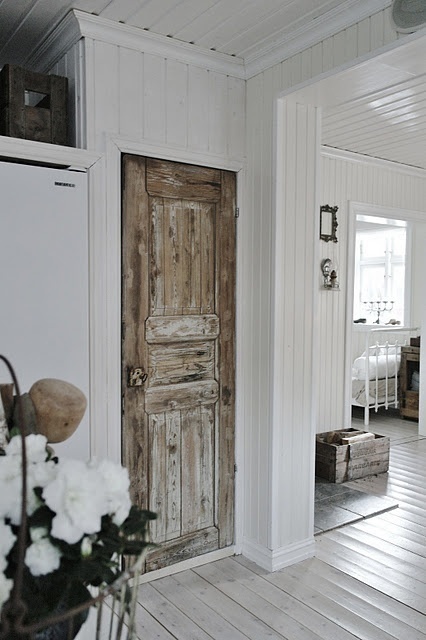 The Design Chaser: Interior Styling | Rustic Doors #interior #rustic #door #design #decor #deco #decoration