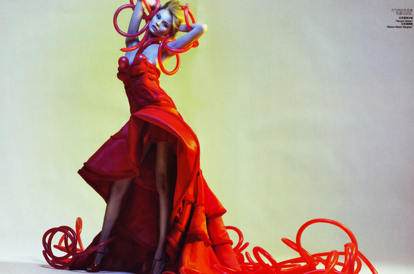 26800_magdalena_frackowiak_06_aja_123_229lo.jpg (1747×1158) #red #sundsbo #solve #portrait #fashion #dress