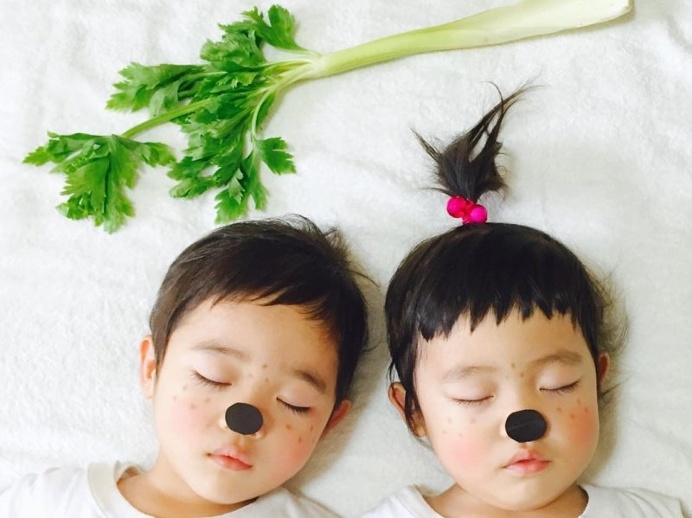 Ayumi Omori Captures Her Sleeping Twins In Imaginative Scenes
