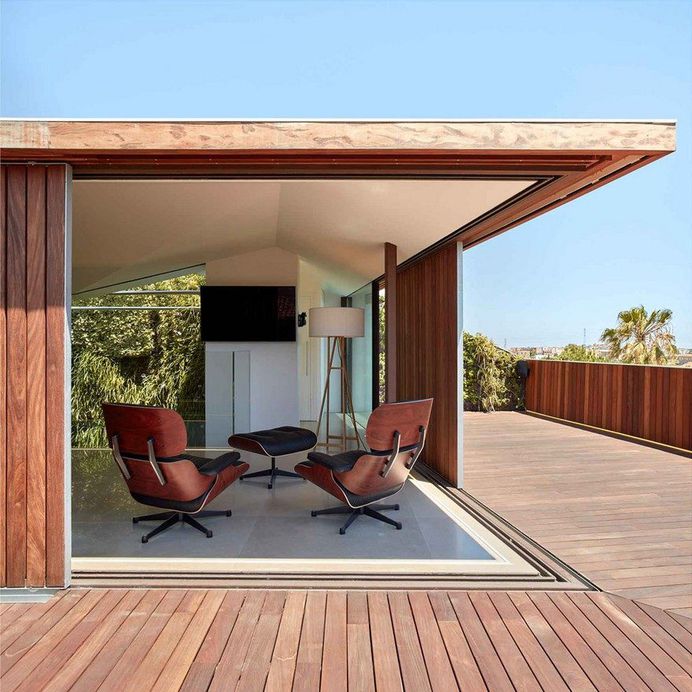 Orchard House Perfectly Combines Warmth of Wood with Brightness of White 13