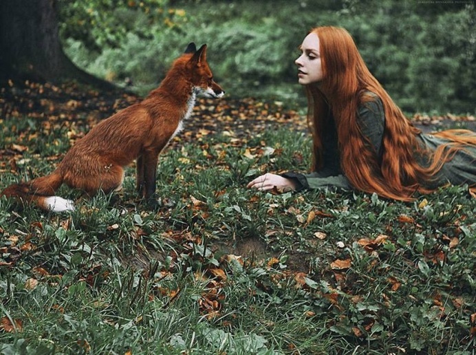 Marvelous Dreamlike Portraits Of Redheads With Red Foxes by Alexandra Bochkareva