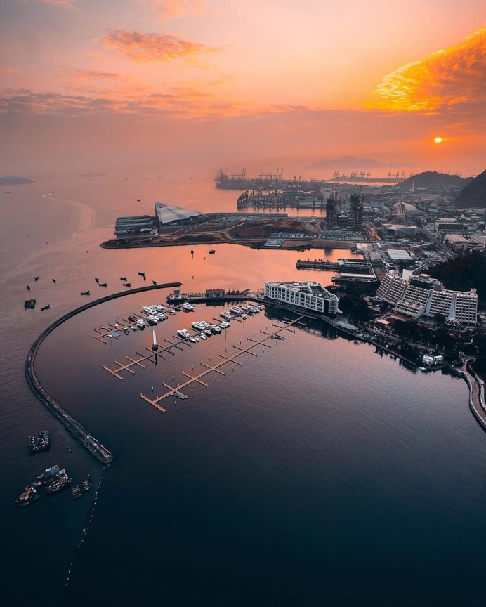 Incredible Rooftop Photography of Shenzhen by Ivan Sidorenko